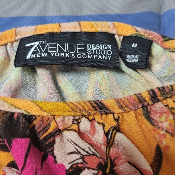 New York & Co 7th Avenue Cold-Shoulder Orange Floral Top - Size M - Picture 3 of 6